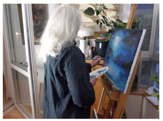Vigdis i sitt atelier Vigdis i sitt atelier